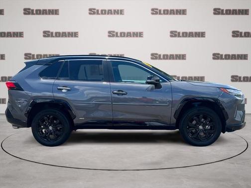 2022 Toyota RAV4 Hybrid SE