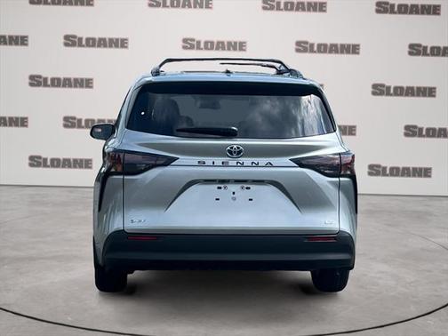 2025 Toyota Sienna LE