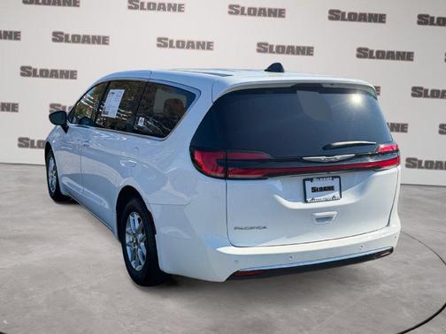 Bright White Clearcoat 2025 Chrysler Pacifica L