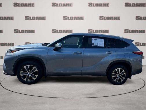 Moon Dust 2021 Toyota Highlander XLE