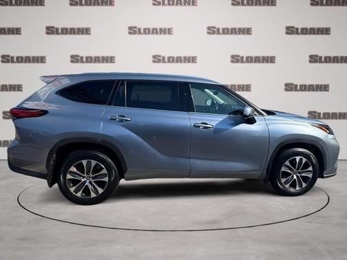 Moon Dust 2021 Toyota Highlander XLE