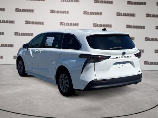 Ice Cap 2024 Toyota Sienna LE