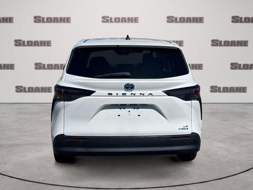 Ice Cap 2024 Toyota Sienna LE