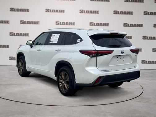 Wind Chill Pearl 2023 Toyota Highlander Hybrid XLE