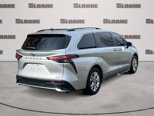 2022 Toyota Sienna XSE 7 Passenger