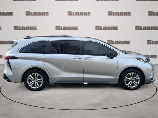 2022 Toyota Sienna XSE 7 Passenger