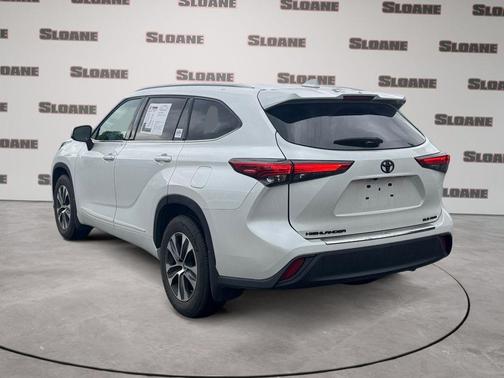 Wind Chill Pearl 2022 Toyota Highlander XLE