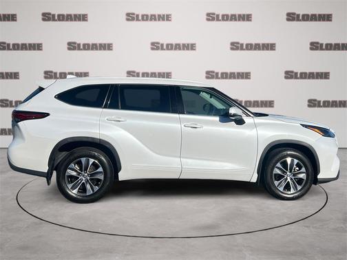 Wind Chill Pearl 2022 Toyota Highlander XLE