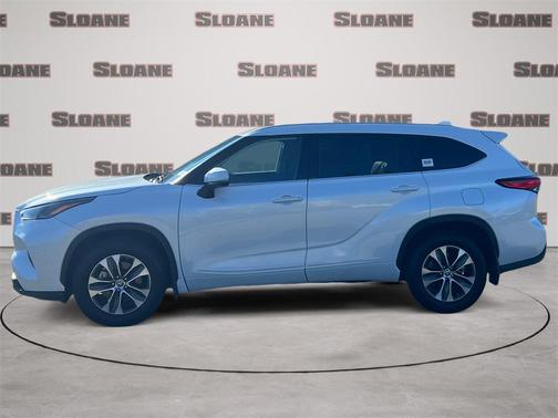 Wind Chill Pearl 2022 Toyota Highlander XLE