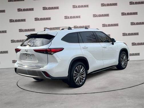 2022 Toyota Highlander Platinum