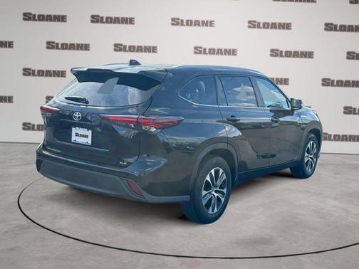 Midnight Black Metallic 2024 Toyota Highlander XLE