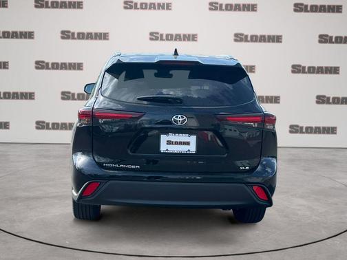 Midnight Black Metallic 2024 Toyota Highlander XLE