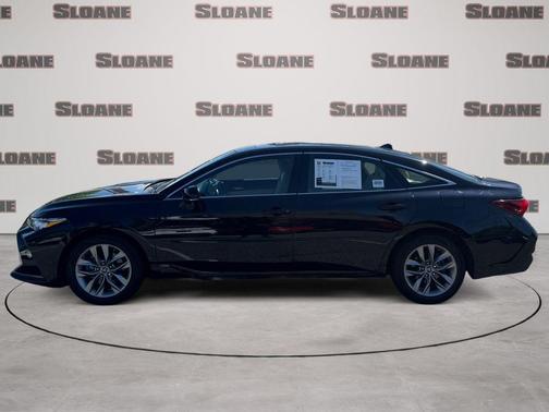 Midnight Black Metallic 2019 Toyota Avalon XLE