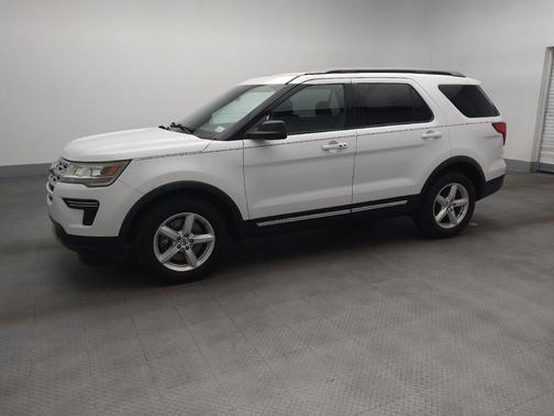 White 2018 Ford Explorer XLT