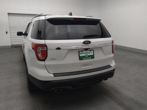 White 2018 Ford Explorer XLT