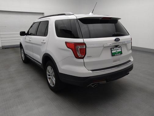 White 2018 Ford Explorer XLT