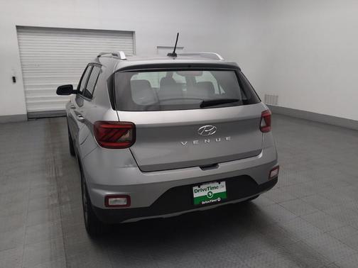 Shimmering Silver 2024 Hyundai VENUE SEL
