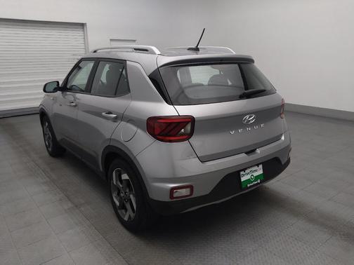 Shimmering Silver 2024 Hyundai VENUE SEL