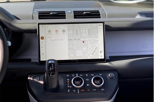 2025 Land Rover Defender 130 P400 X-Dynamic SE