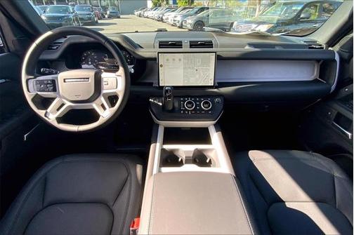 2025 Land Rover Defender 130 P400 X-Dynamic SE
