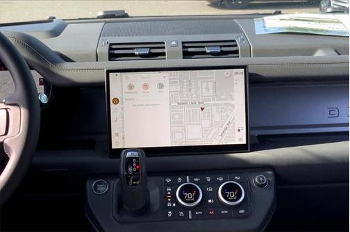 2025 Land Rover Defender V8