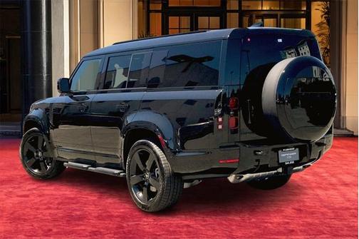 2025 Land Rover Defender 130 P400 X-Dynamic SE
