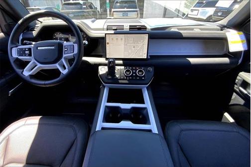 2025 Land Rover Defender 130 P400 X-Dynamic SE