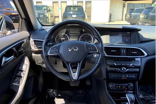 2018 INFINITI QX30 PURE