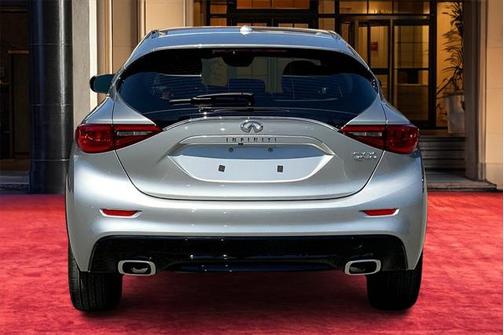 2018 INFINITI QX30 PURE