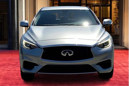 2018 INFINITI QX30 PURE