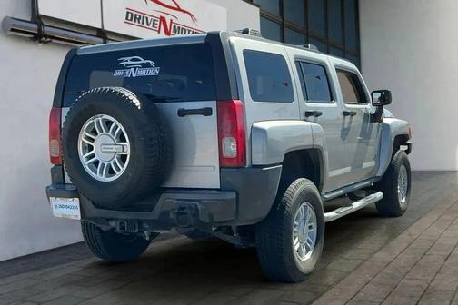 Silver 2007 Hummer H3 Base