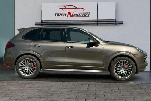 2013 Porsche Cayenne GTS