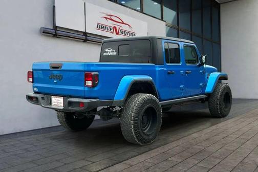 Hydro Blue Pearlcoat 2021 Jeep Gladiator Willys 4x4