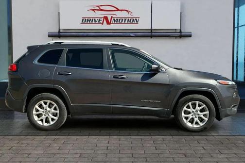 2017 Jeep Cherokee Sport