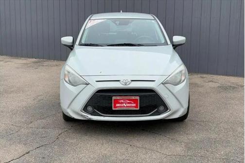 2020 Toyota Yaris Sedan XLE
