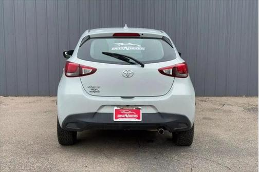 2020 Toyota Yaris Sedan XLE