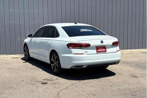 2022 Volkswagen Passat 2.0T SE