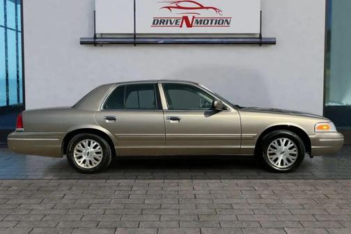 2003 Ford Crown Victoria LX
