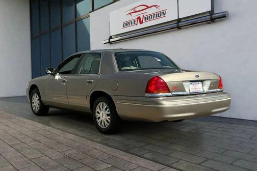 2003 Ford Crown Victoria LX