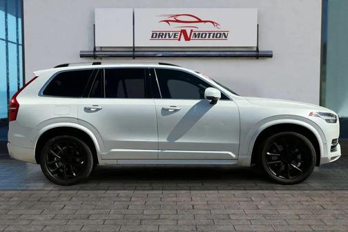 2018 Volvo XC90 T6 Momentum