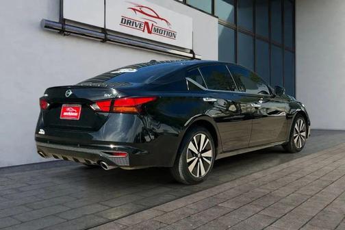 Super Black 2020 Nissan Altima 2.5 SV