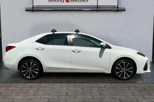 Super White 2017 Toyota Corolla SE
