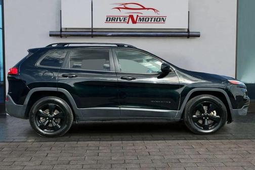 Diamond Black Crystal Pearlcoat 2018 Jeep Cherokee Latitude