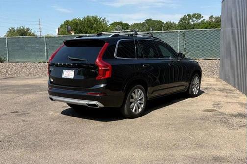 2016 Volvo XC90 T6 Momentum