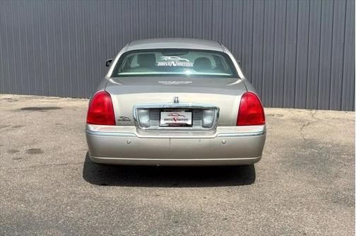 2003 Lincoln Town Car Signature