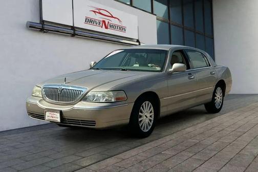 2003 Lincoln Town Car Signature