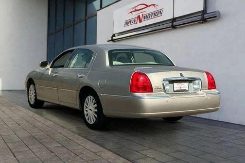 2003 Lincoln Town Car Signature