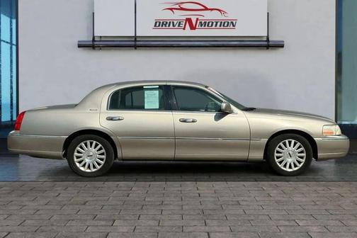 2003 Lincoln Town Car Signature