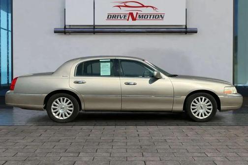2003 Lincoln Town Car Signature