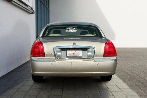 2003 Lincoln Town Car Signature
